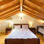 Mara\'S Traditional Cottage